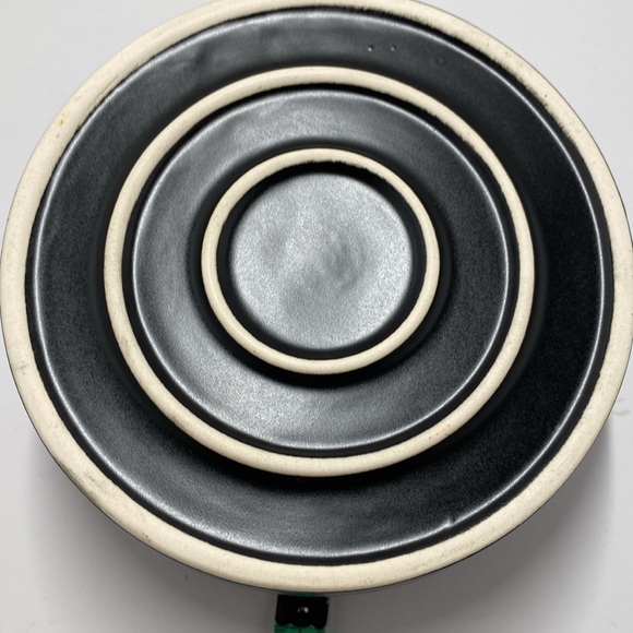 Low profile with built in drip saucer succulent pot. - Picture 5 of 6